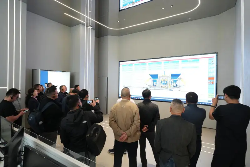 La seconda riunione del Consiglio permanente dell'ottava sessione della China Building Blocks Association si è tenuta a Quanzhou; Quangong Machinery Co., Ltd. contribuisce allo scambio e allo sviluppo del settore.