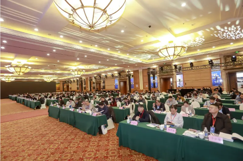 Quangong Machinery Co., Ltd. partecipa al 9° Forum sull'utilizzo completo dei rifiuti solidi industriali nella regione di Pechino-Tianjin-Hebei e nelle aree circostanti, concentrandosi sull'innovazione tecnologica verde e intelligente nella produzione di rifiuti solidi nella produzione di mattoni